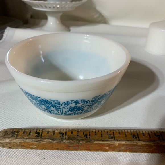 Vintage Pyrex. Excellent condition. No chips or cracks. - Picture 1 of 3